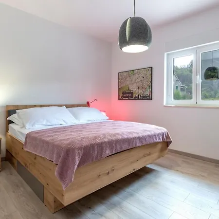 Serene Rural With Pool, Sun Deck, And Children's Play Area - Five Bedroom * Tugare