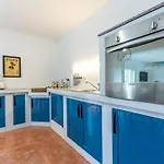别墅 Serene Rural With Pool, Sun Deck, And Children's Play Area - Five Bedroom Tugare