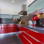 Serene Rural With Pool, Sun Deck, And Children's Play Area - Five Bedroom 别墅 Tugare