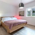 Serene Rural With Pool, Sun Deck, And Children's Play Area - Five Bedroom * Tugare