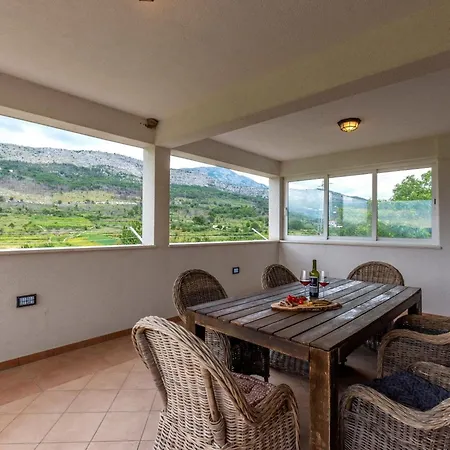 Serene Rural With Pool, Sun Deck, And Children's Play Area - Five Bedroom