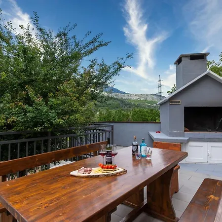 Villa Serene Rural With Pool, Sun Deck, And Children's Play Area - Five Bedroom