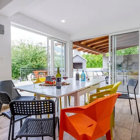 Villa Serene Rural With Pool, Sun Deck, And Children's Play Area - Five Bedroom Tugare