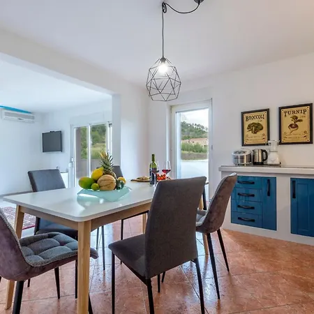 Serene Rural With Pool, Sun Deck, And Children's Play Area - Five Bedroom Tugare