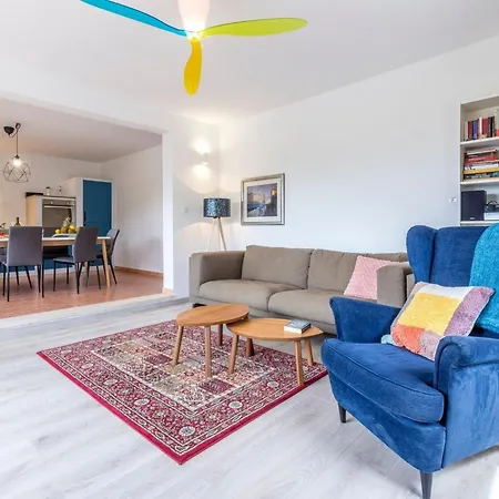 Villa Serene Rural With Pool, Sun Deck, And Children's Play Area - Five Bedroom