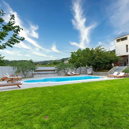 Villa Serene Rural With Pool, Sun Deck, And Children's Play Area - Five Bedroom *