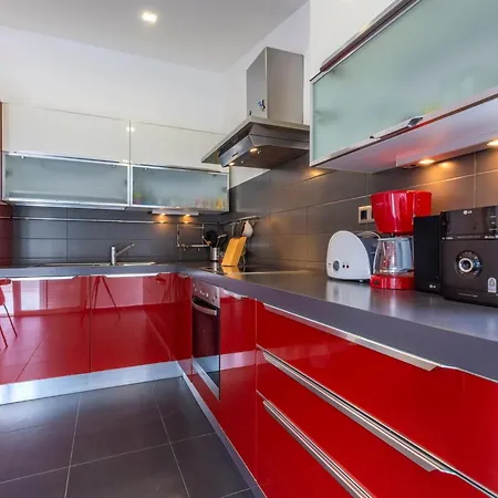 Serene Rural With Pool, Sun Deck, And Children's Play Area - Five Bedroom Villa Tugare