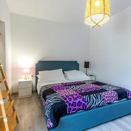 Serene Rural With Pool, Sun Deck, And Children's Play Area - Five Bedroom * Tugare
