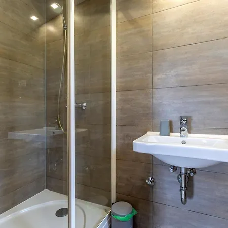 Villa Serene Rural With Pool, Sun Deck, And Children's Play Area - Five Bedroom Tugare