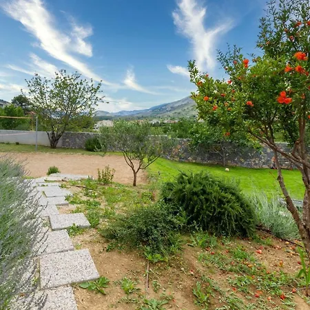 Serene Rural With Pool, Sun Deck, And Children's Play Area - Five Bedroom Tugare