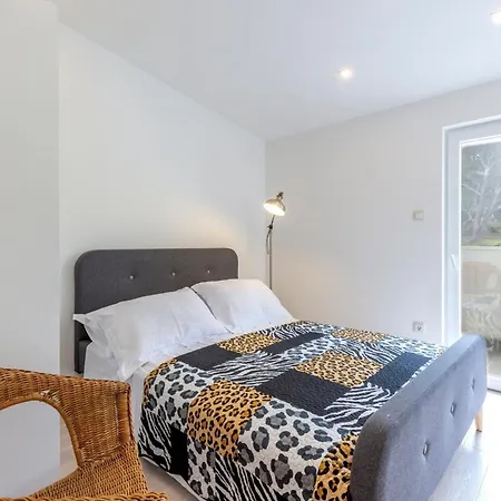 Serene Rural With Pool, Sun Deck, And Children's Play Area - Five Bedroom Tugare