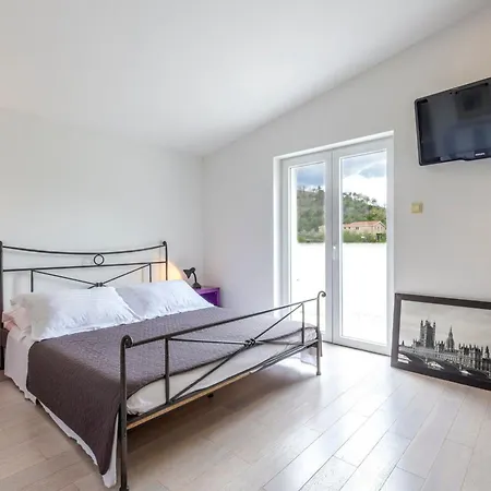 Serene Rural With Pool, Sun Deck, And Children's Play Area - Five Bedroom